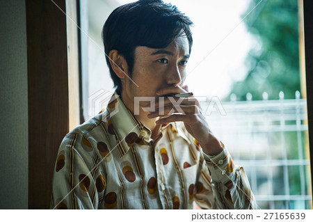 Showa Retro Men smoking cigarettes
Portrait 27165639