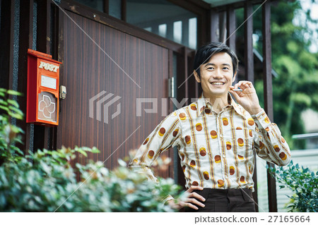 Showa Retro Men smoking cigarettes Showa Retro Men smoking cigarettes 27165664