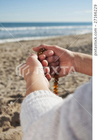 girl holding a rosary 27166229