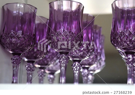 紫色玻璃杯 27168239