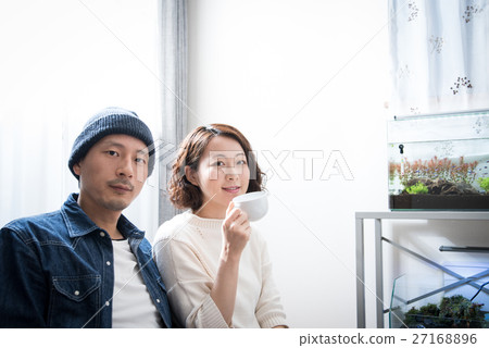 Couple lifestyle 27168896