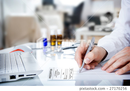 Doctor issues a prescription 27170256