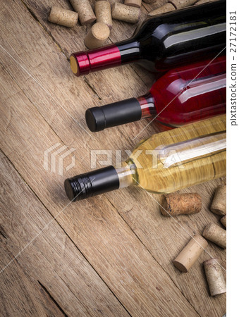 Glass bottle of wine Glass bottle of wine 27172181