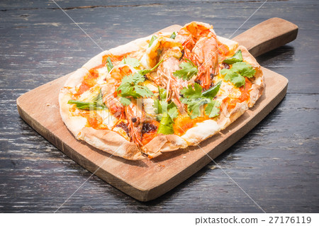Tom yum Pizza 27176119