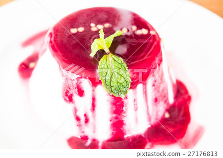 Berry and fruit panna cotta Berry and fruit panna cotta 27176813