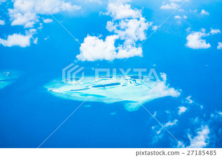 Aerial view of maldives island 27185485
