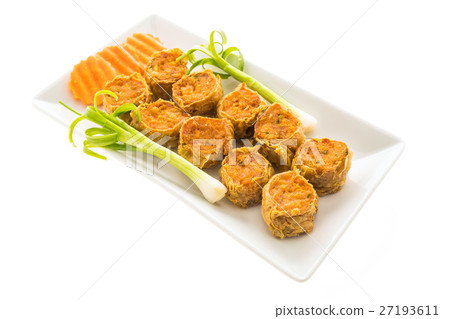 Deep fried crab meat roll in white plate Deep fried crab meat roll in white plate 27193611