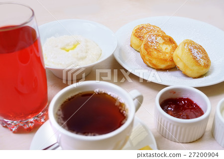 Set table with porridge and cheesecakes in cafe Set table with porridge and cheesecakes in cafe 27200904