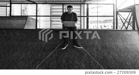 Breakdance Movement Teenagers Trendy Lifestyle Concept 27209309