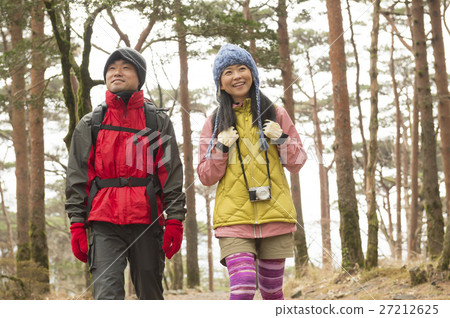 男女徒步旅行 27212625