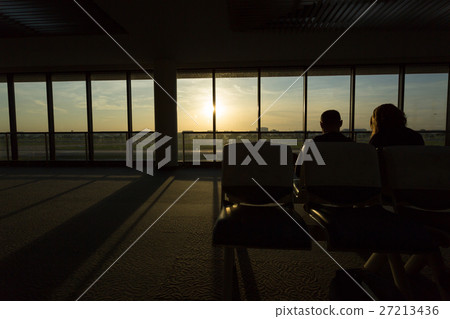 couple love traveler waiting flight airplane couple love traveler waiting flight airplane 27213436