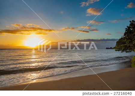 Idylic sunset over indian ocean, Madagascar 27216040