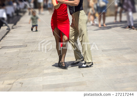 Street dancers performing tango 27217244