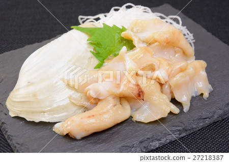 Delicious white marinated shellfish sashimi 27218387
