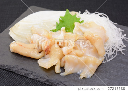 Delicious white marinated shellfish sashimi 27218388