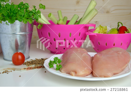 Chicken breast and vegetables 27218861