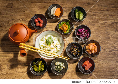 Ochazuke設置煮熟的米用茶日本食物 27220918