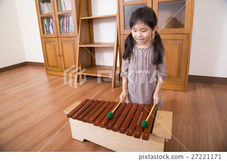 女孩 木琴 演奏 27221171