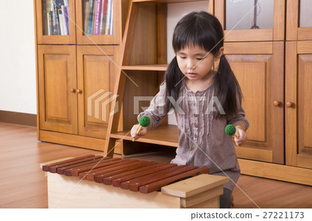 女孩 木琴 演奏 27221173