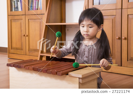女孩 木琴 演奏 27221174