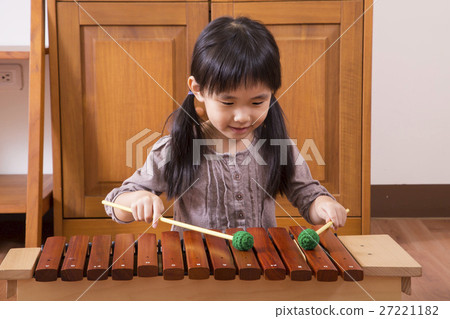 Girl, xylophone, playing 27221182