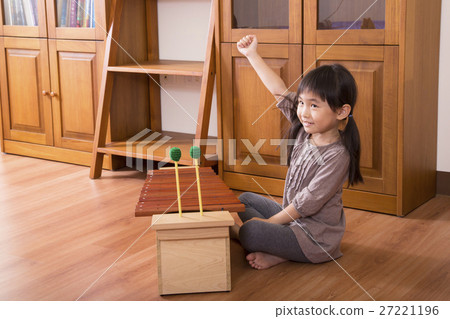Girl, xylophone, playing 27221196