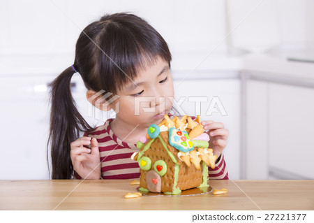 女孩 製作 薑餅屋 27221377