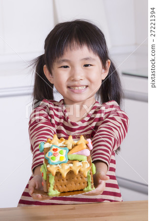 女孩 製作 薑餅屋 27221394