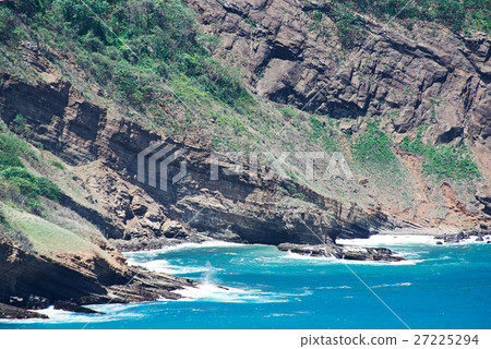 waves hitting big rocks waves hitting big rocks 27225294