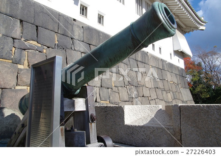 Cannon at entrance of Osaka castle Cannon at entrance of Osaka castle 27226403