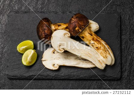 Japanese high-end pine-mushroom dishes Domestic matsutake mushroom 27232112