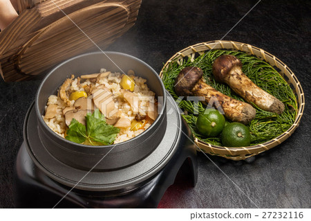 Japanese high-end pine-mushroom dishes Domestic matsutake mushroom Japanese high-end pine-mushroom dishes Domestic matsutake mushroom 27232116