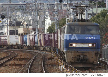 兵庫縣內:JR神戶線行駛的貨運列車(EF200型牽引) 兵庫縣內:JR神戶線行駛的貨運列車(EF200型牽引) 27238676