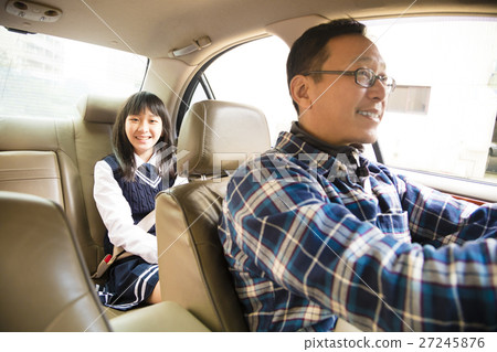 father driving to school with teen daughter 27245876