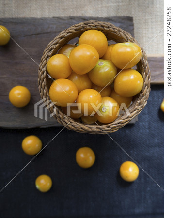 Gooseberries 27248258