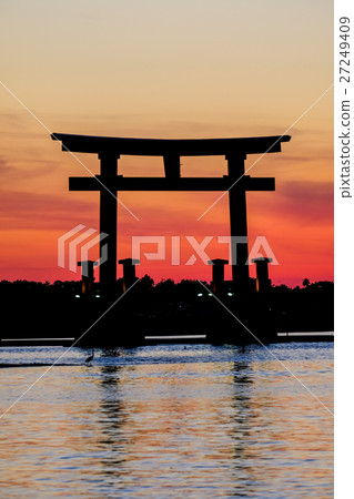 Evening at Hamana Lake Bentenjima 27249409