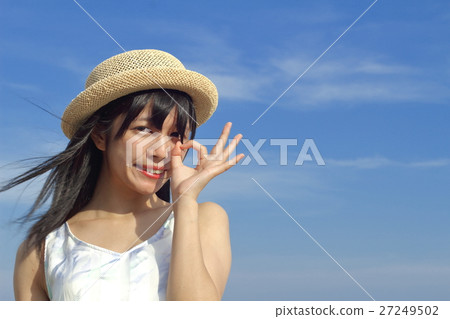 草帽婦女藍天 27249502