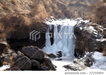 Water fountain of frozen drunken gorge Water fountain of frozen drunken gorge 27250904