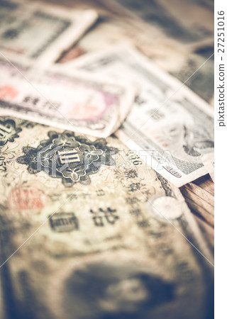 Coin banknote 27251016