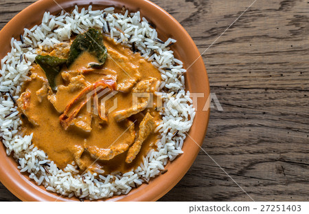 Thai panang curry with mix of white and wild rice Thai panang curry with mix of white and wild rice 27251403