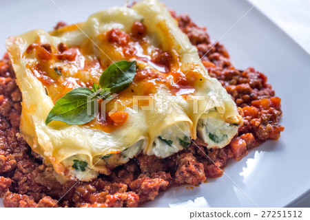 Canelloni stuffed with ricotta with bolognese Canelloni stuffed with ricotta with bolognese 27251512