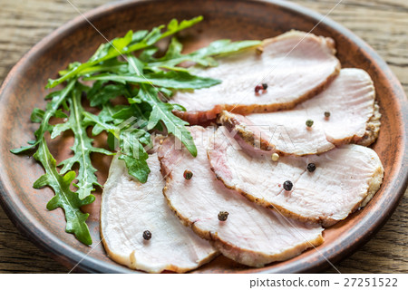 Baked meat with fresh rocket salad 27251522