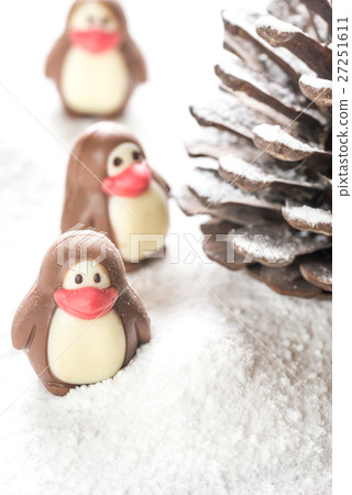 Chocolate candies in the shape of penguins Chocolate candies in the shape of penguins 27251611