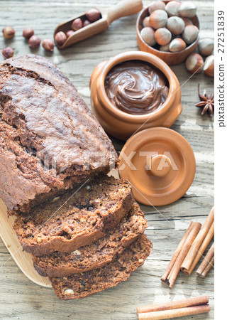 Loaf of banana-chocolate bread Loaf of banana-chocolate bread 27251839