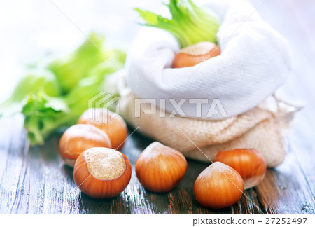 hazelnuts 27252497