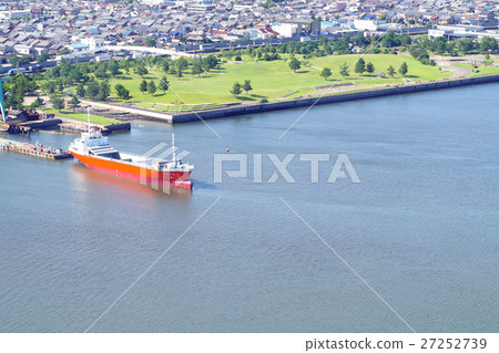 A ship moored with a green space of Yokkaichi 27252739