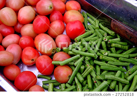 tomato and yard long bean tomato and yard long bean 27252818