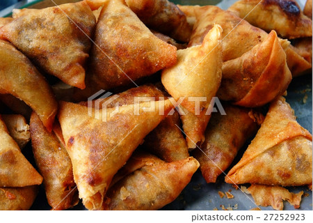 Samosa Samosa 27252923