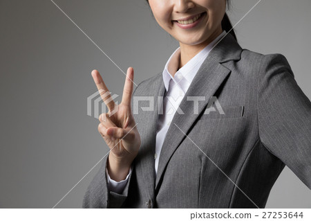 A woman who makes a piece, profitable, profitable A woman who makes a piece, profitable, profitable 27253644