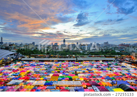 Train Night Market Ratchada 27255133